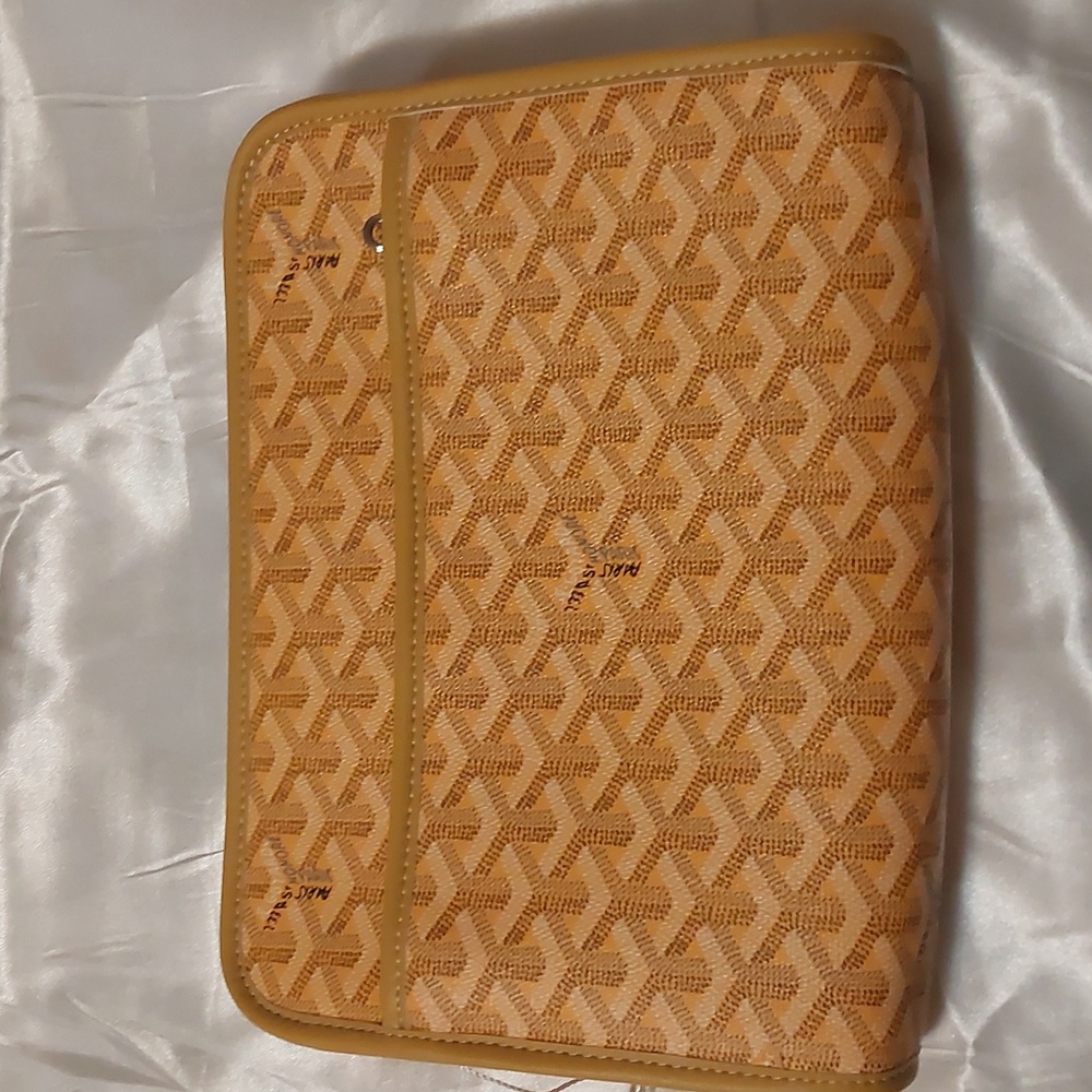 New Luxury Clutch-Juvan MM Pouch Rare Color Yellow - Picture 2 of 8